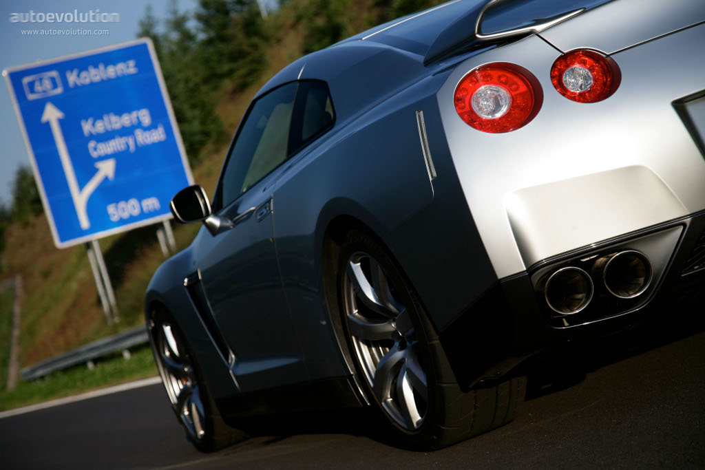 Nissan Gt-R photo 5