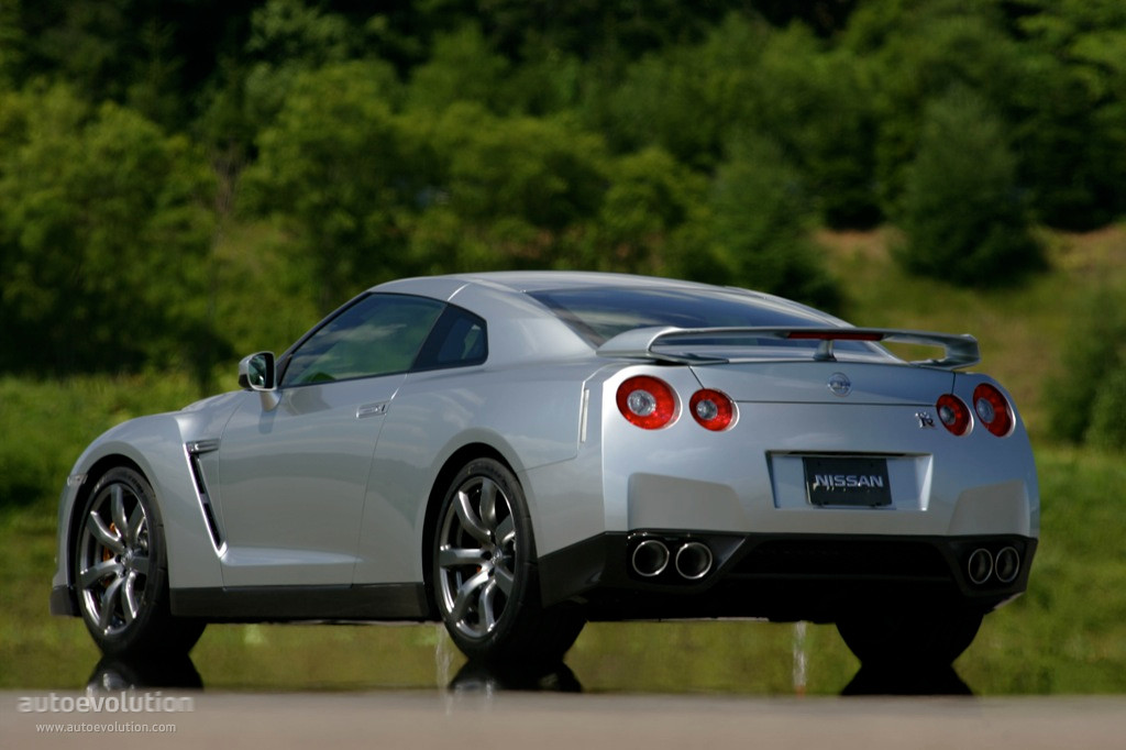 Nissan Gt-R photo 13
