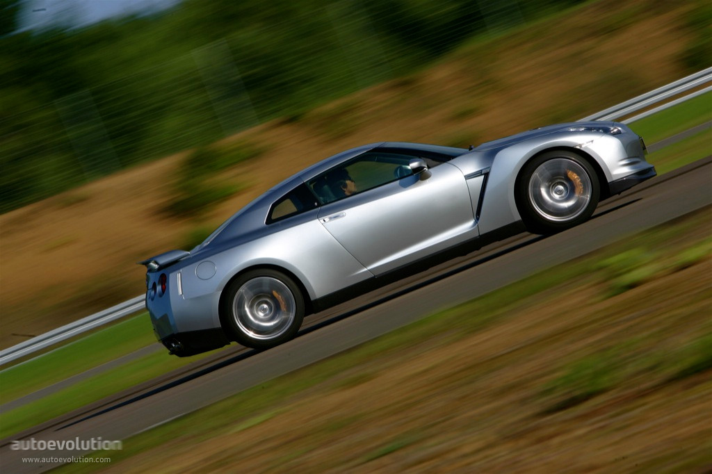 Nissan Gt-R photo 16