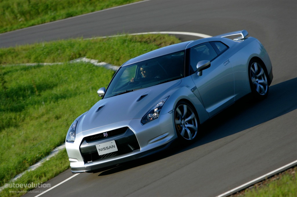 Nissan Gt-R photo 17