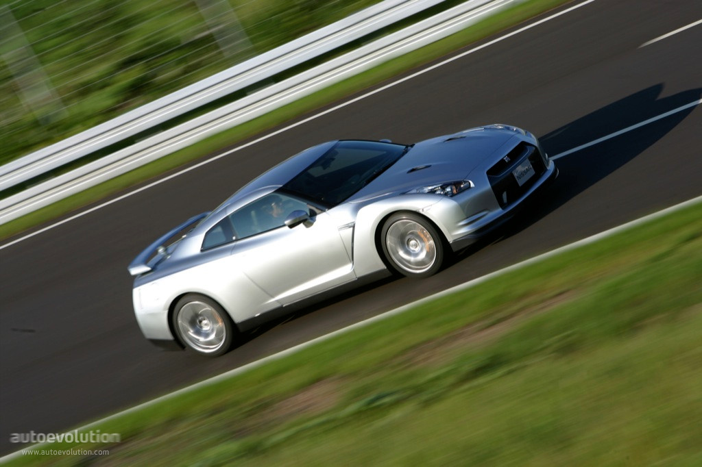 Nissan Gt-R photo 19