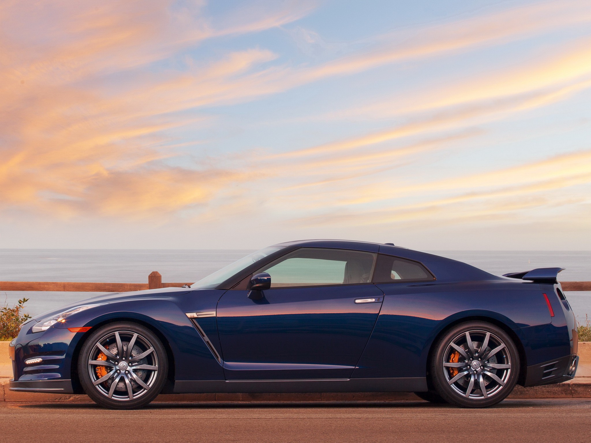 Nissan Gt-R photo 13