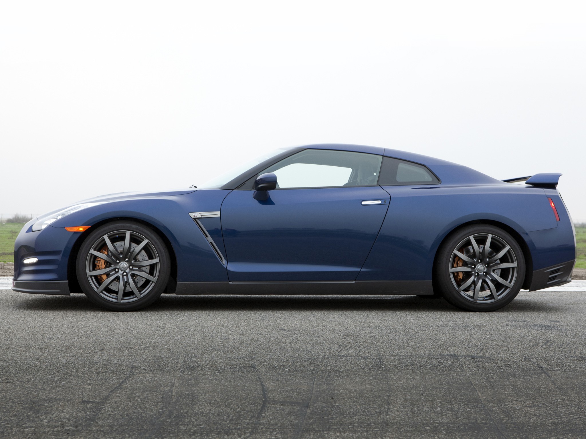 Nissan Gt-R photo 17