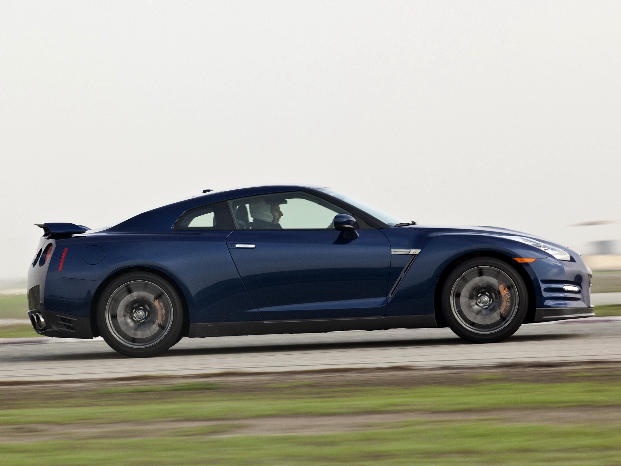 Nissan Gt-R photo 18