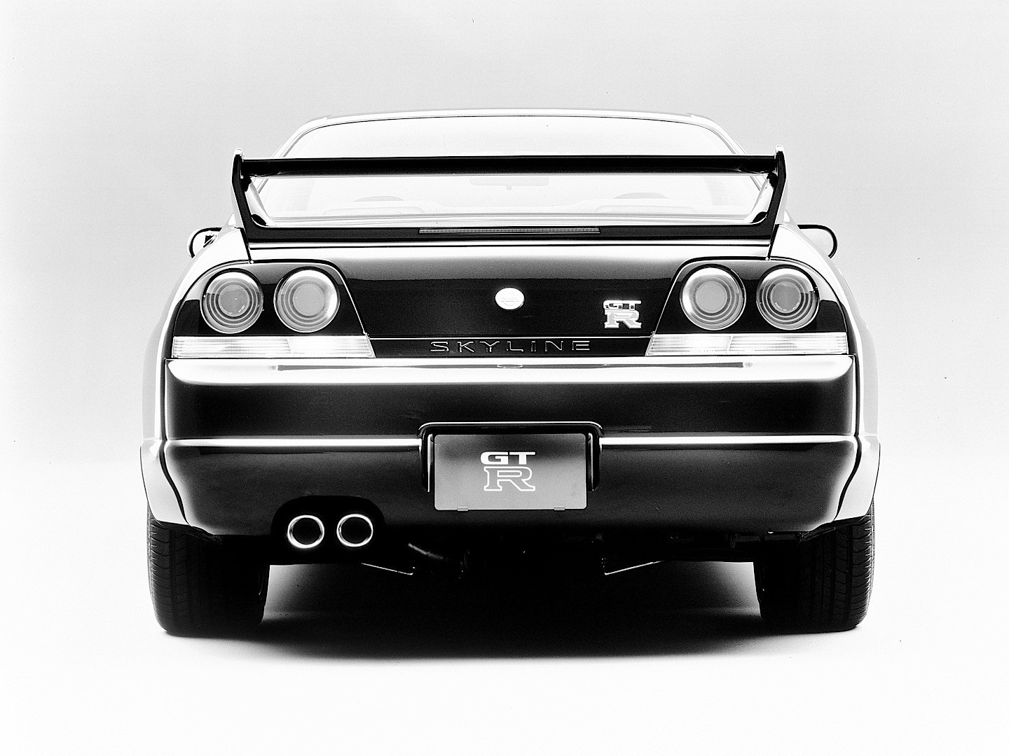 Nissan Gt-R photo 3