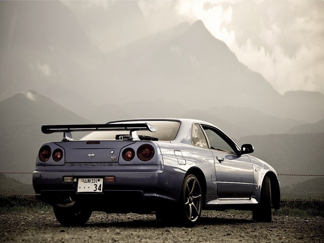 Nissan Gt-R foto 8
