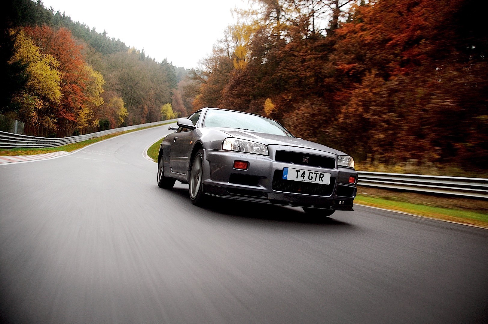 Nissan Gt-R photo 7