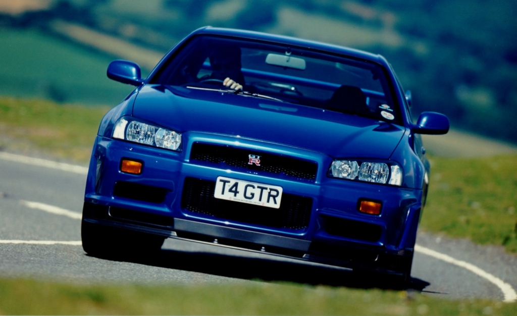 Nissan Gt-R photo 2