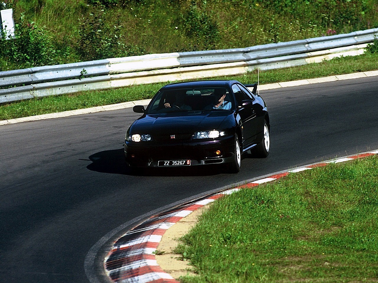 Nissan Gt-R photo 8