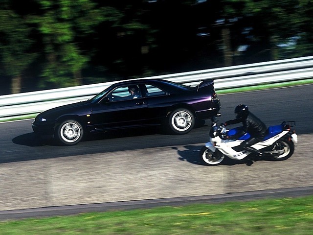 Nissan Gt-R foto 11