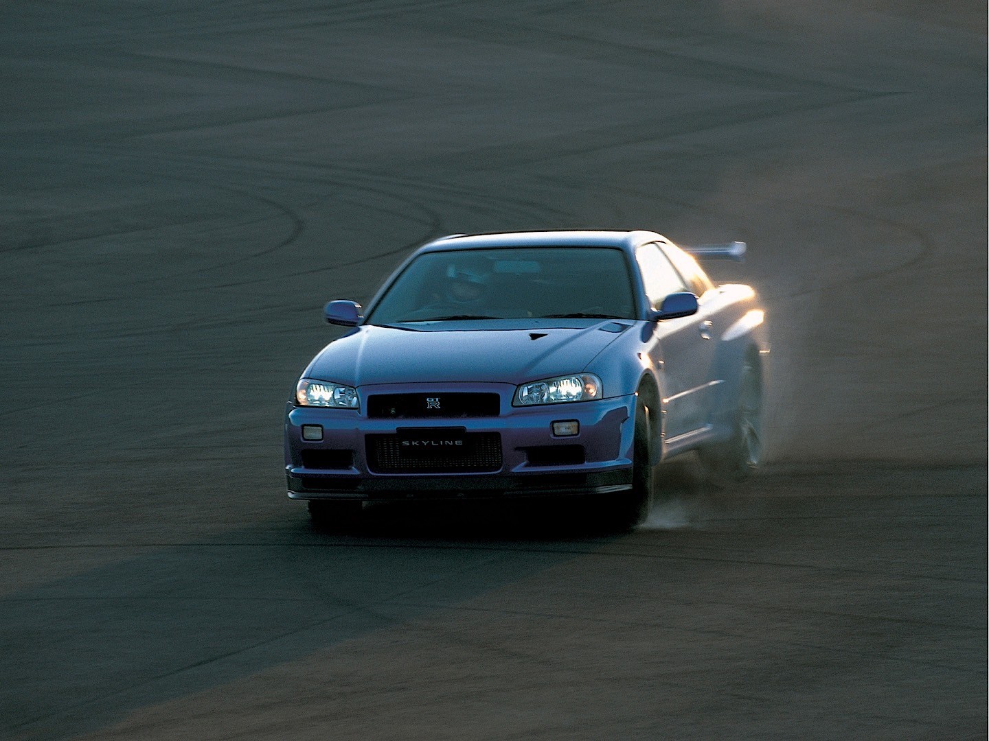 Nissan Gt-R photo 16