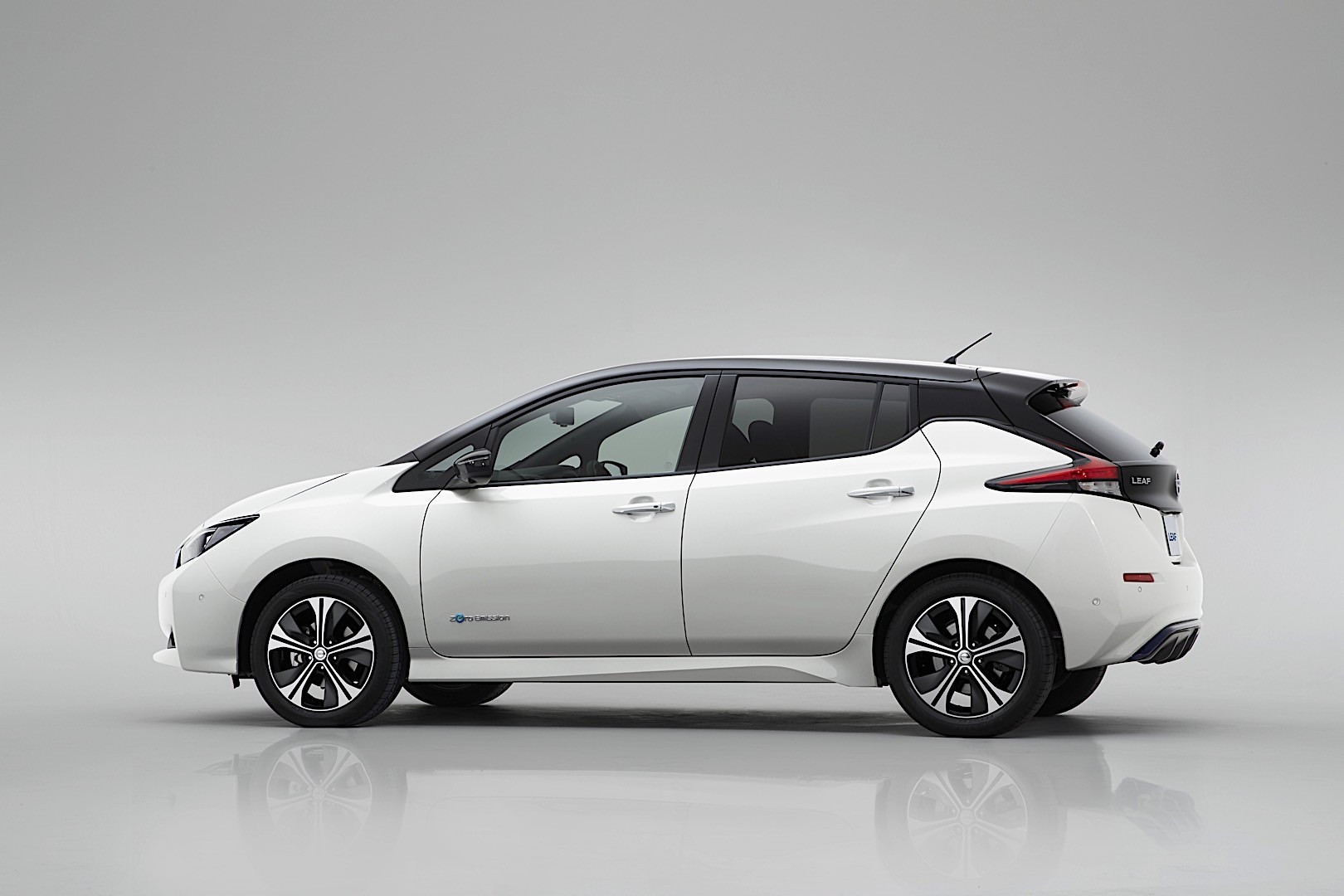 Nissan Leaf photo 3