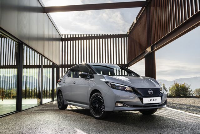Nissan Leaf photo 2