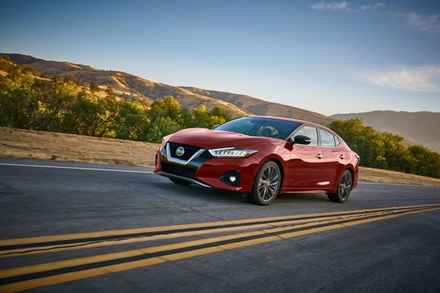 Nissan Maxima photo 2