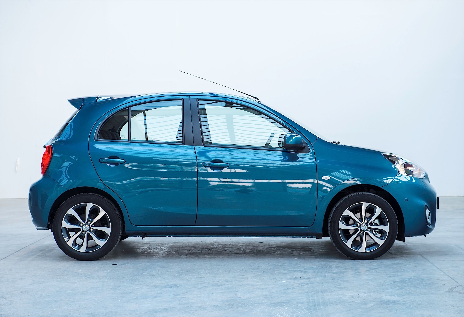 Nissan Micra 5 Doors photo 35