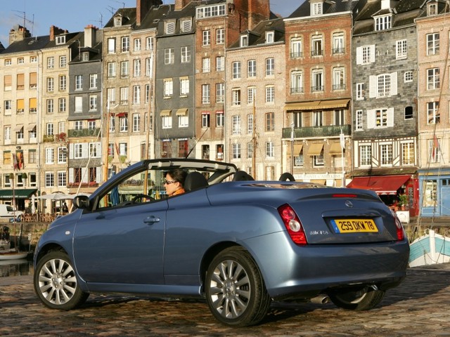 Nissan Micra C+C photo 10