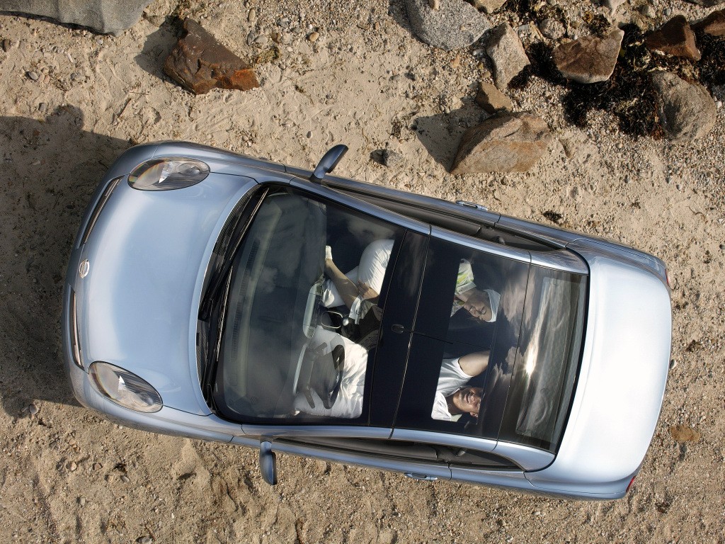 Nissan Micra C+C photo 29