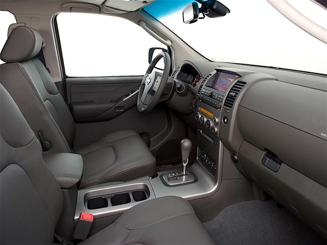 Nissan Navara / Frontier Double Cab photo 46