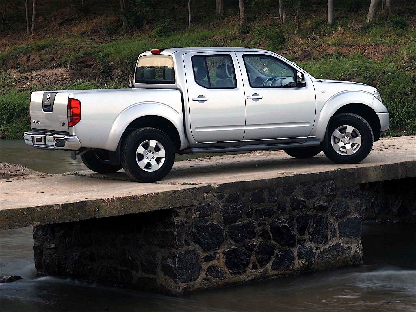 Nissan Navara / Frontier Double Cab photo 11