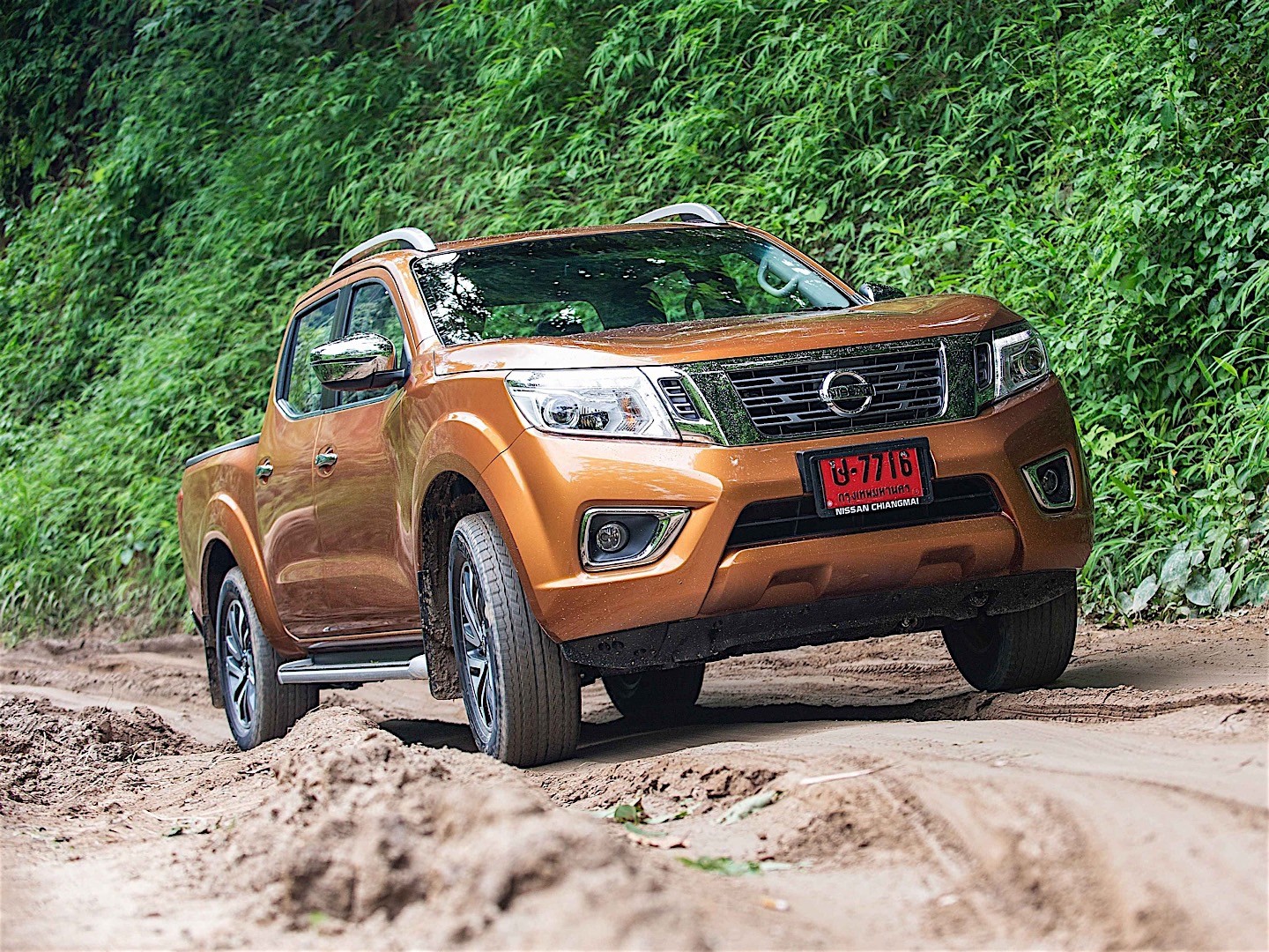NISSAN Navara / Frontier Double Cab