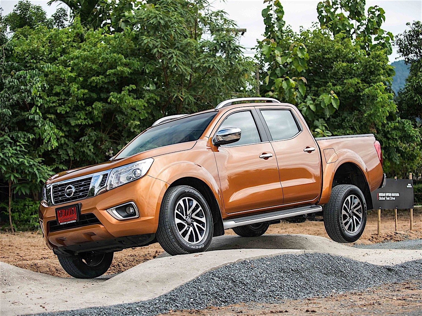 Nissan Navara / Frontier Double Cab photo 78