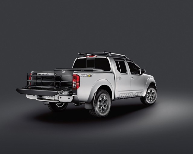 Nissan Navara / Frontier King Cab photo 15