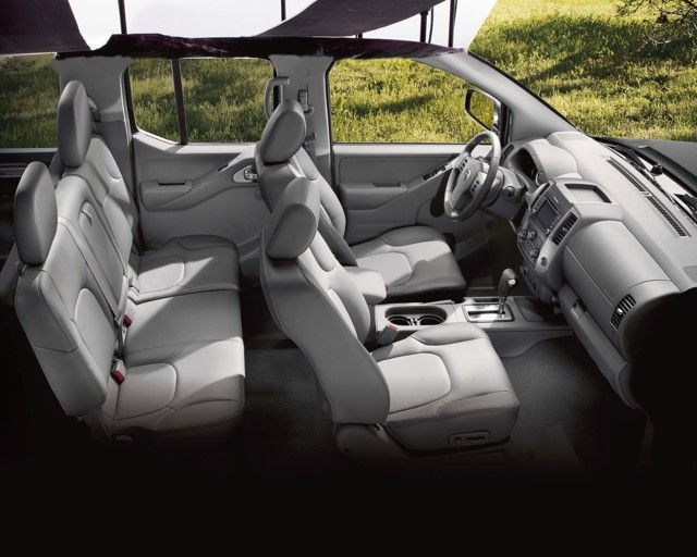 Nissan Navara / Frontier King Cab photo 24