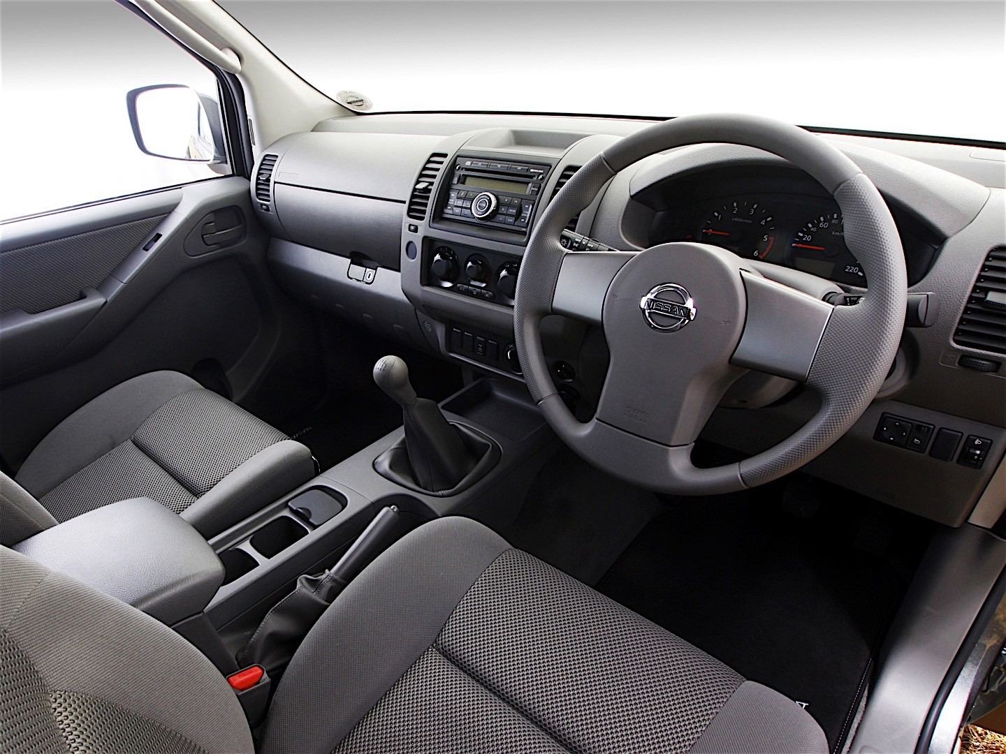 Nissan Navara / Frontier King Cab photo 35