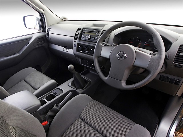 Nissan Navara / Frontier King Cab photo 35