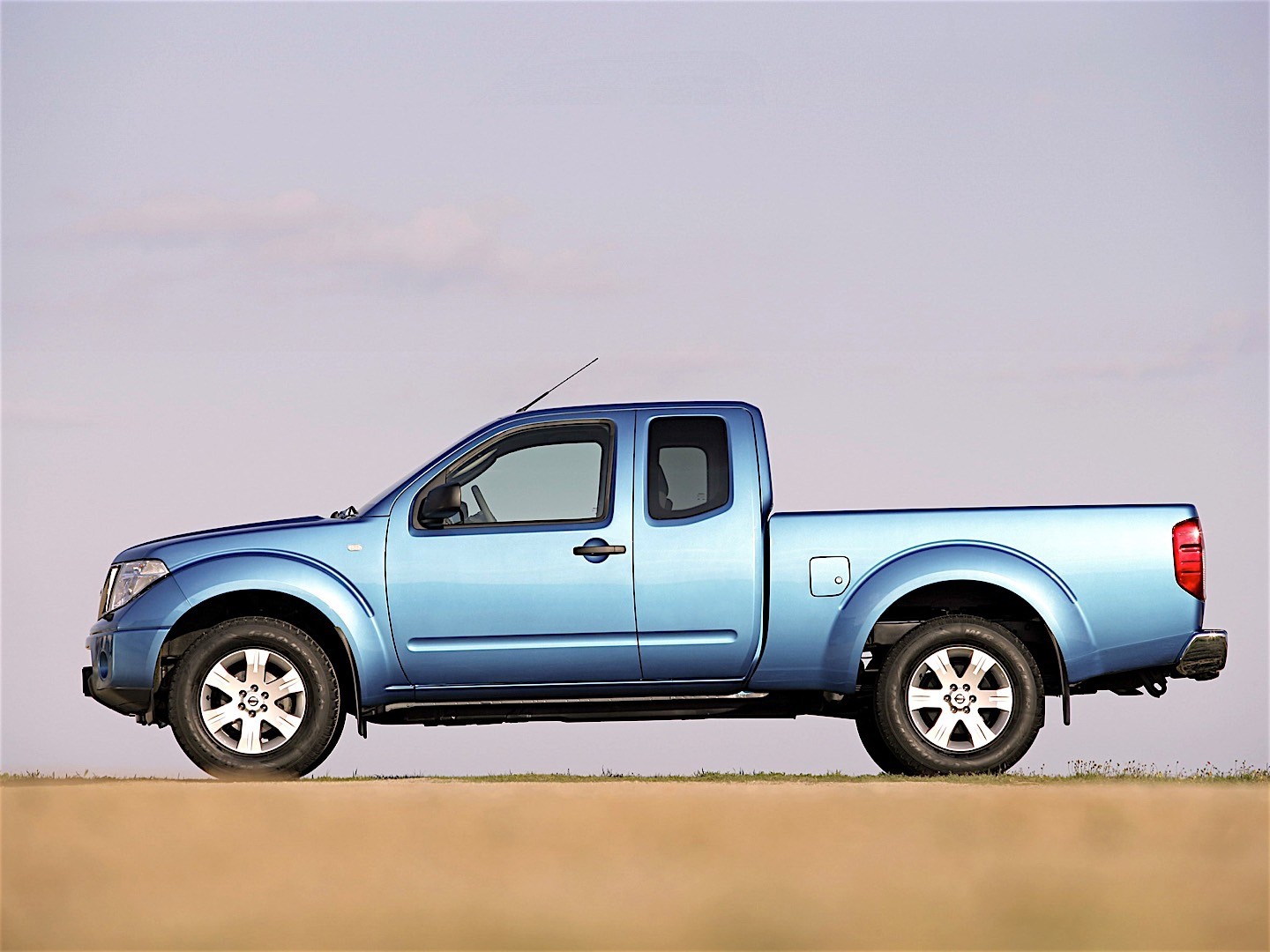Nissan Navara / Frontier King Cab photo 12