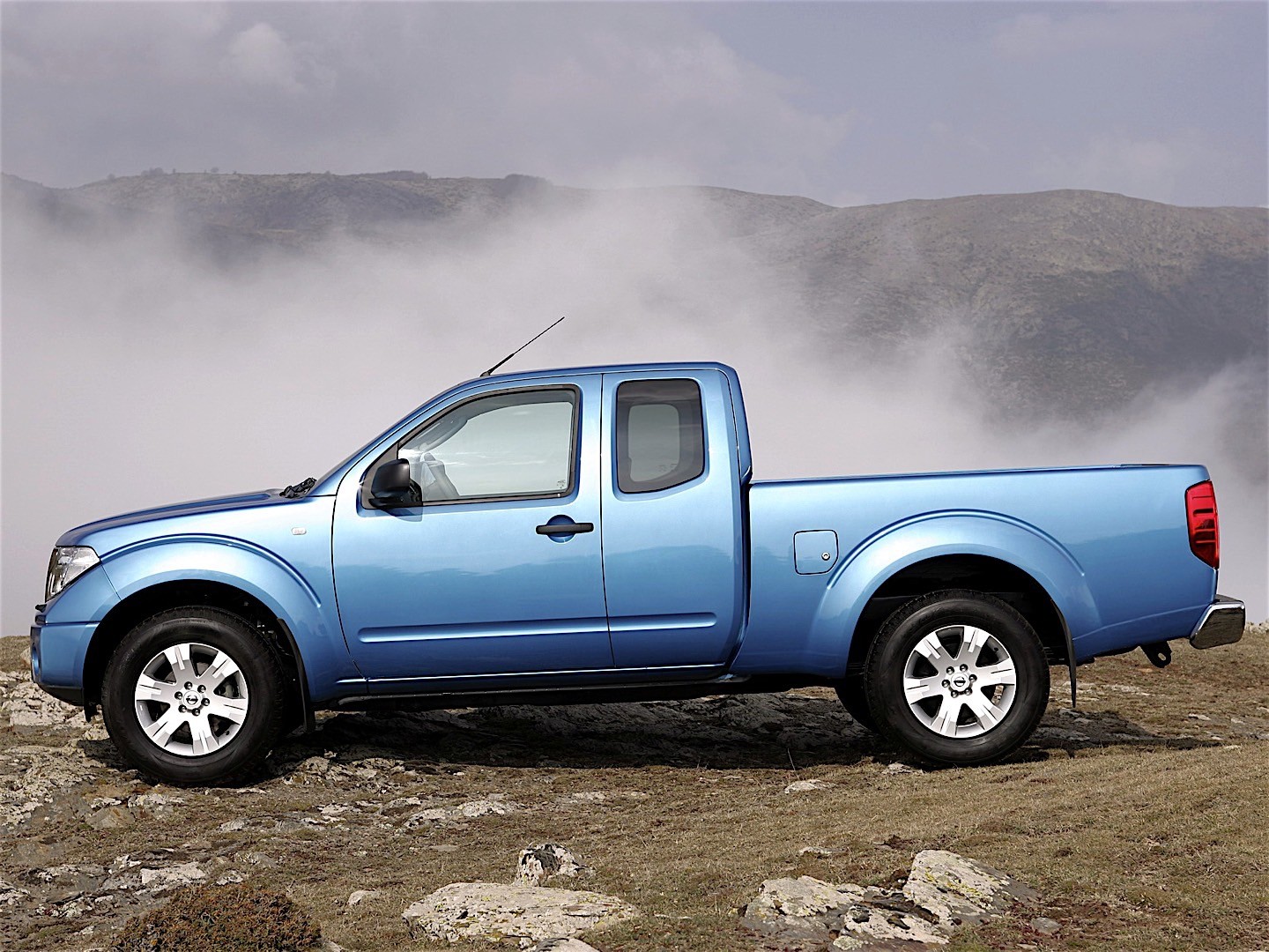 Nissan Navara / Frontier King Cab photo 13