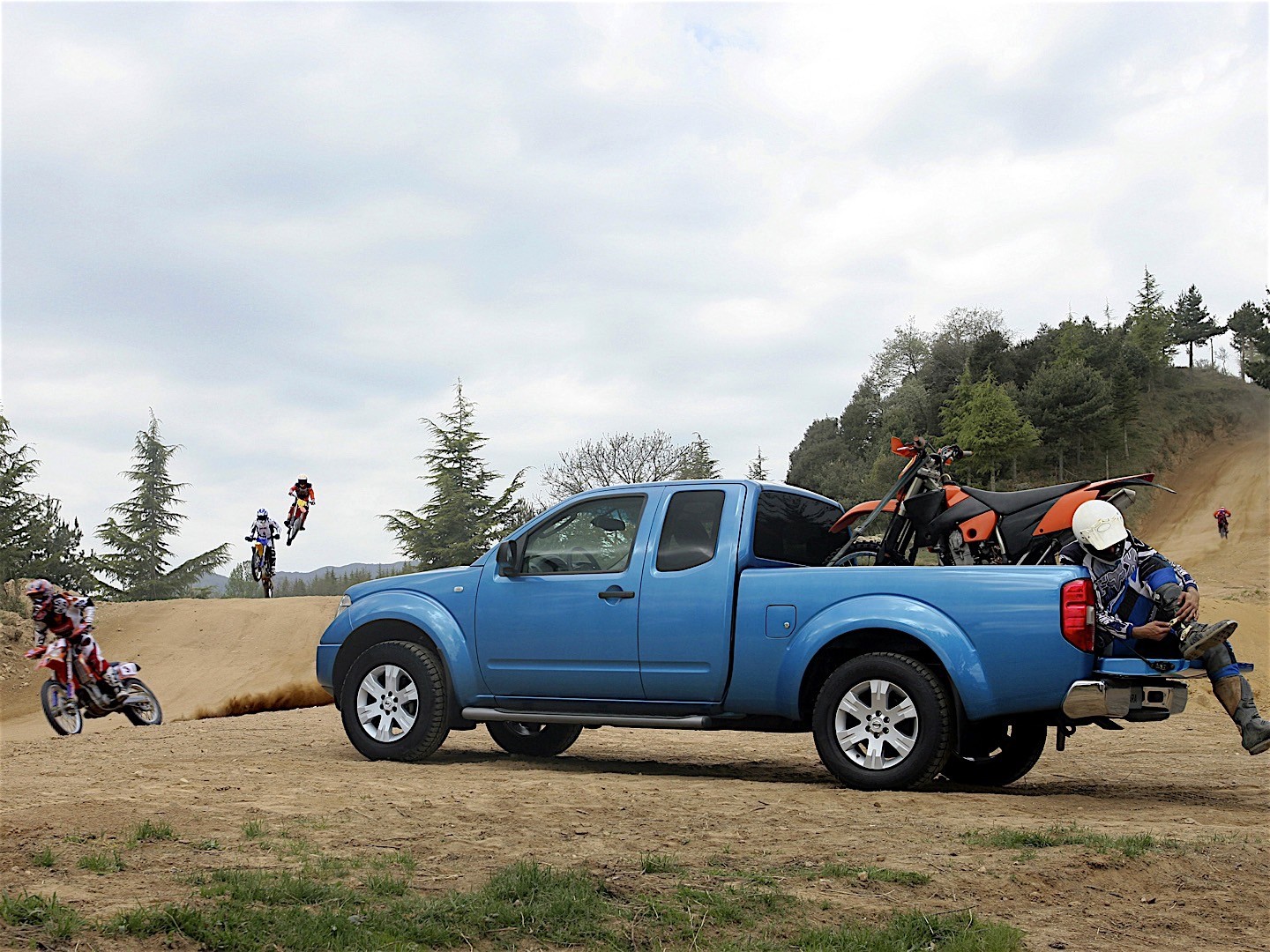 Nissan Navara / Frontier King Cab photo 24