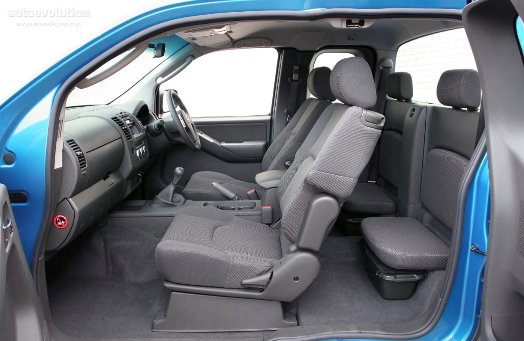 Nissan Navara / Frontier King Cab photo 32