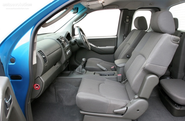 Nissan Navara / Frontier King Cab photo 33