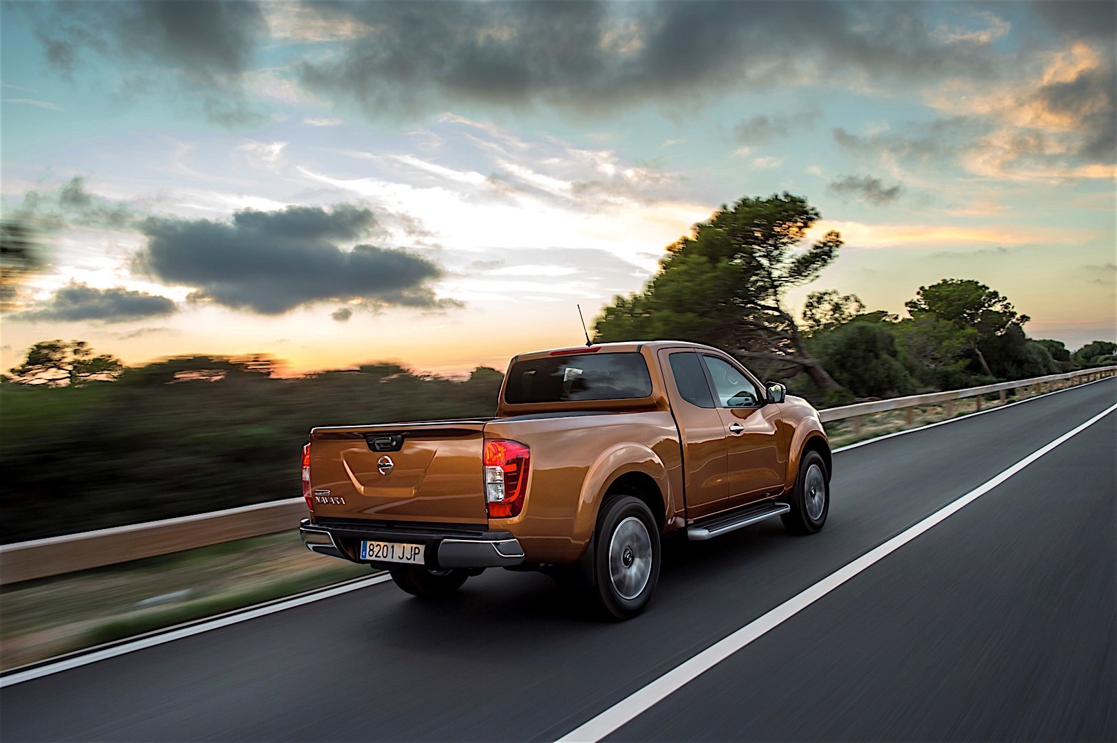 Nissan Navara / Frontier King Cab photo 3