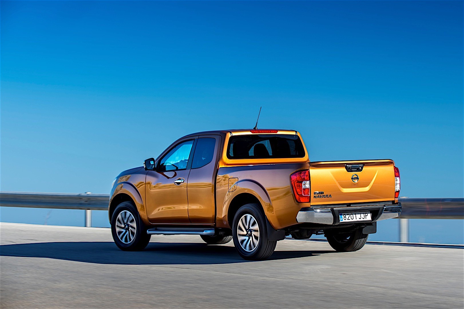 Nissan Navara / Frontier King Cab photo 22