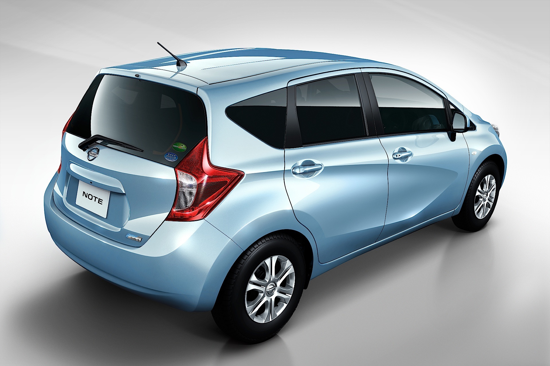 Nissan Note photo 2