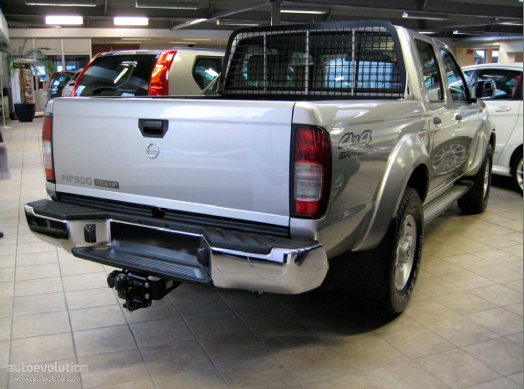 Nissan Np300 photo 2