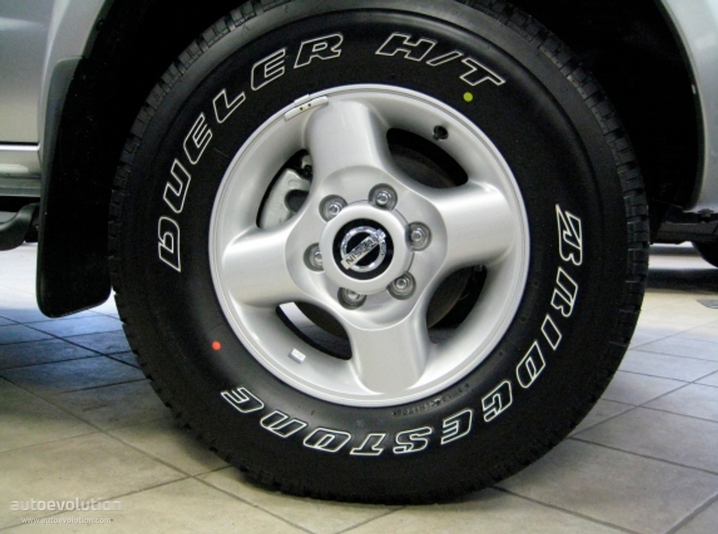 Nissan Np300 photo 4