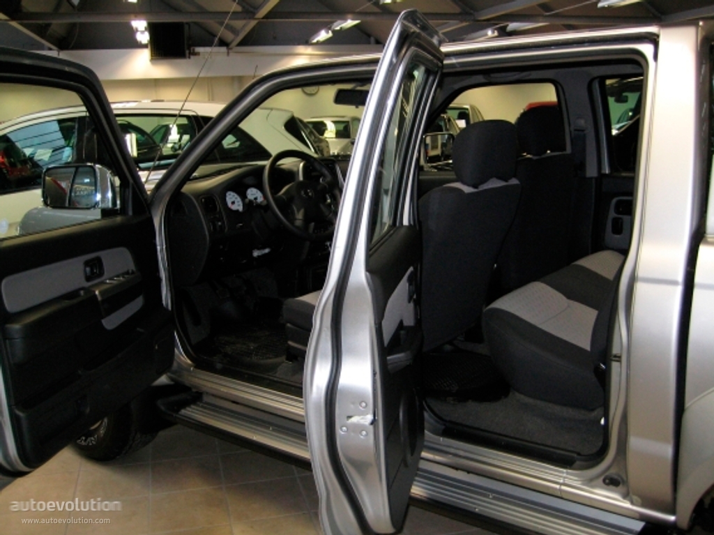 Nissan Np300 photo 33