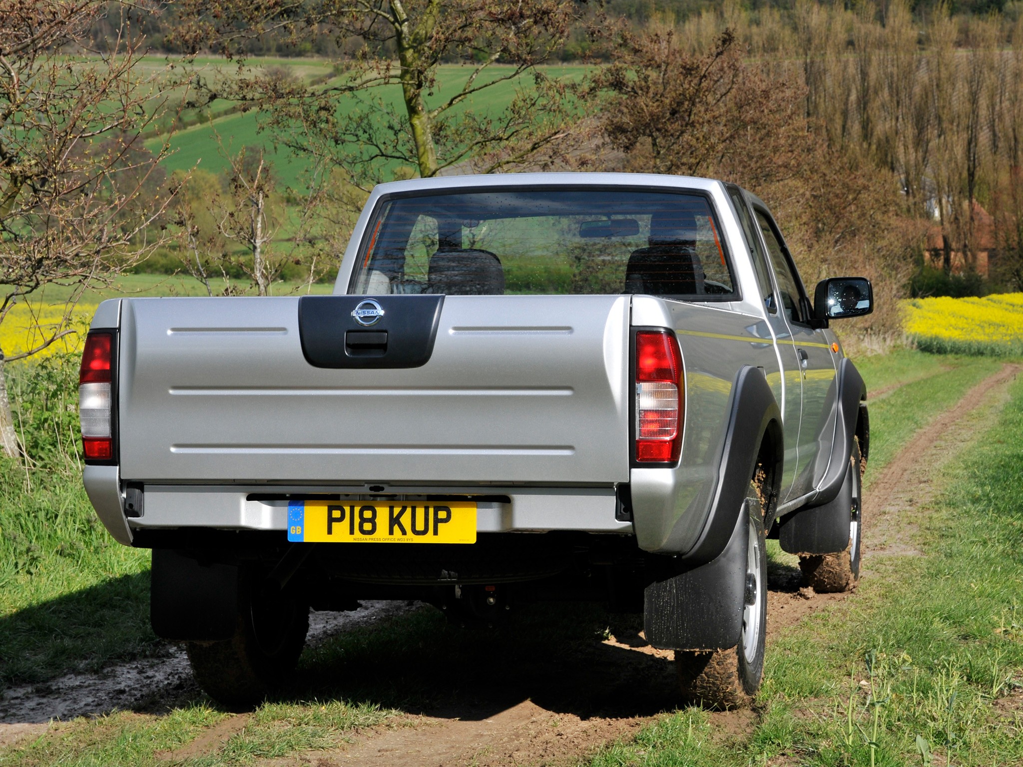 Nissan Np300 photo 8