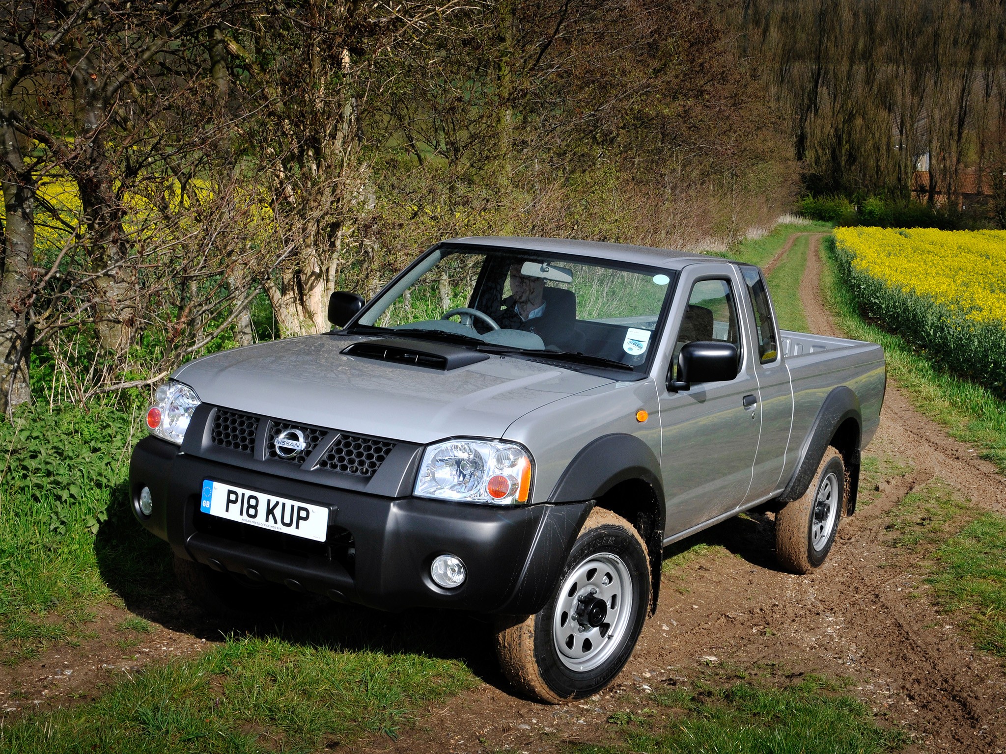 Nissan Np300 photo 7