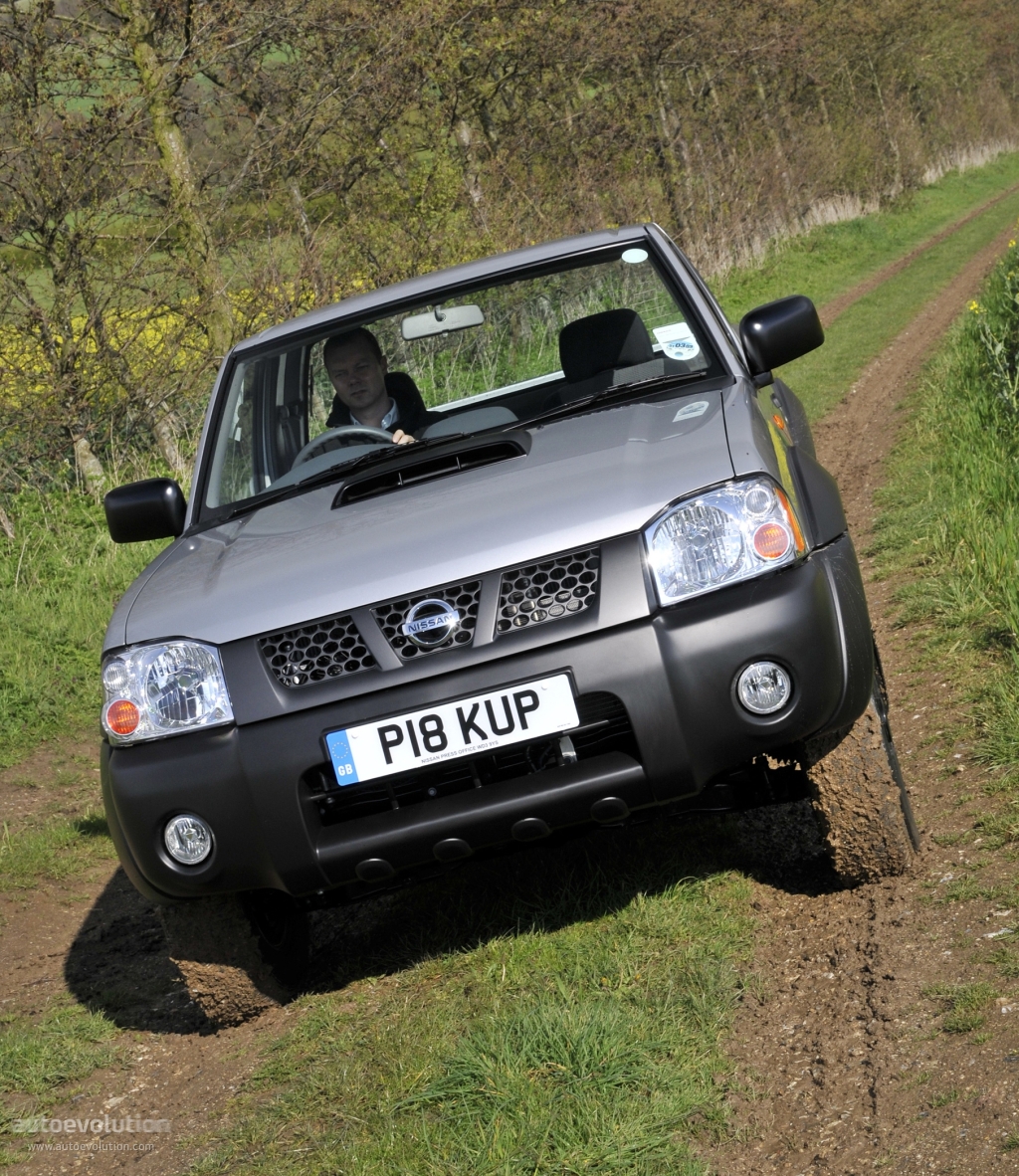 Nissan Np300 photo 2