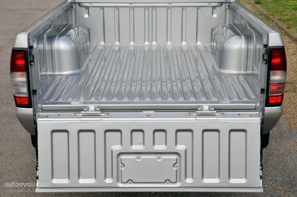 Nissan Np300 photo 5