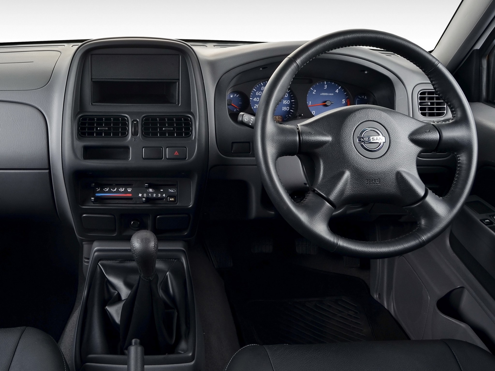 Nissan Np300 photo 31