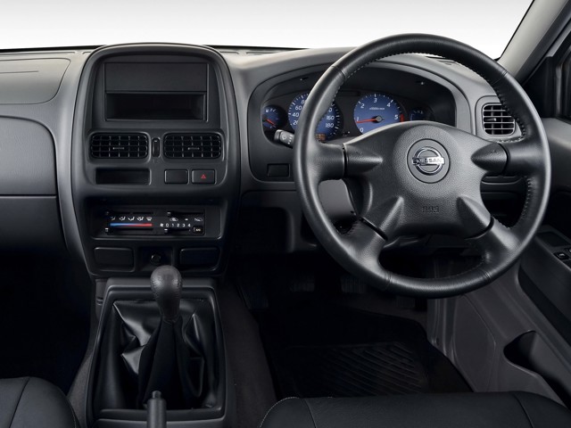Nissan Np300 photo 31