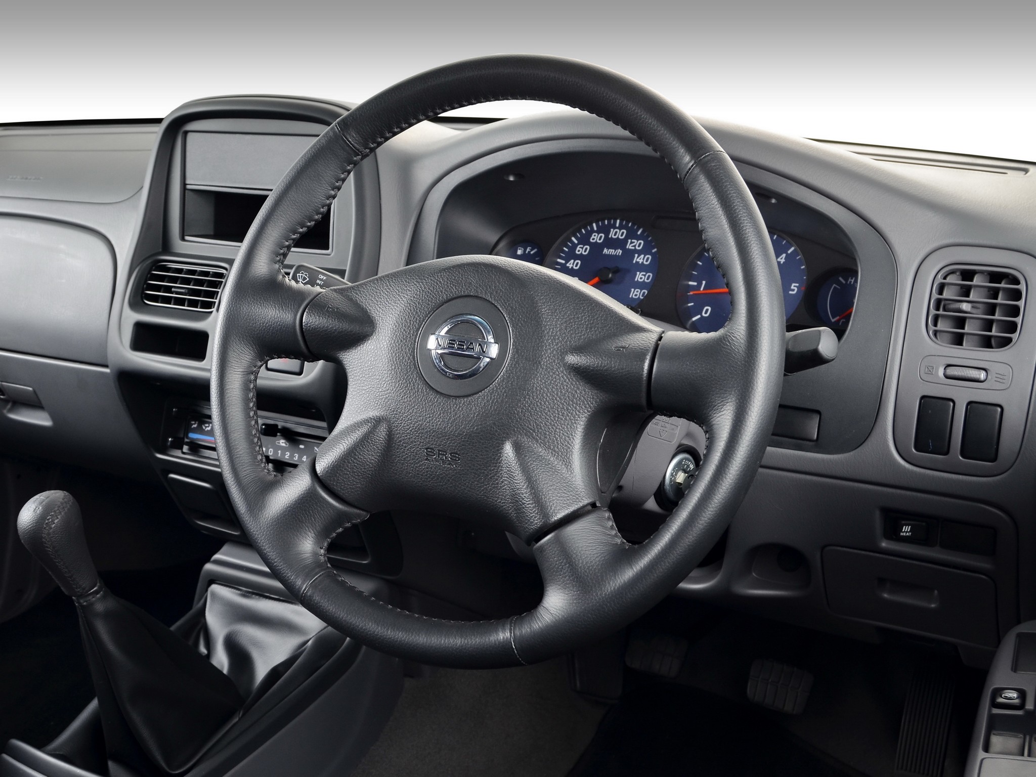 Nissan Np300 photo 32