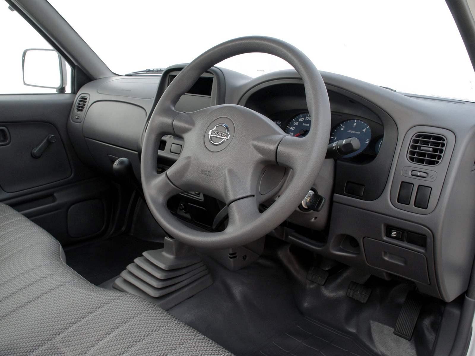 Nissan Np300 photo 34