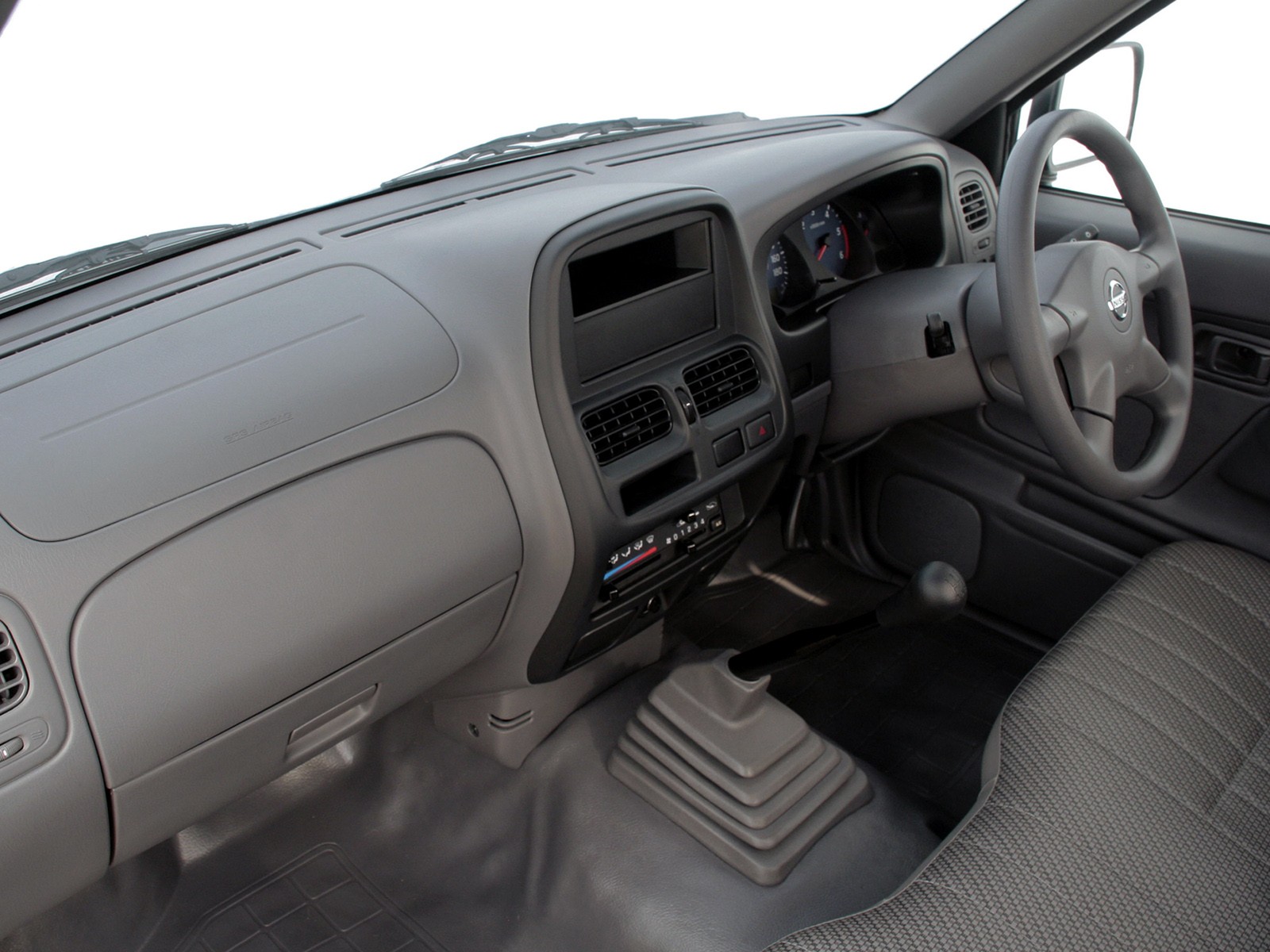 Nissan Np300 photo 35