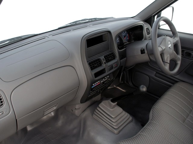 Nissan Np300 photo 35